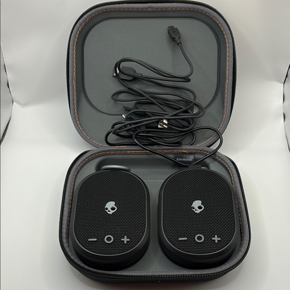 Skullcandy Kilo Speaker 2 pack Bundle w/ Case EXCELLENT